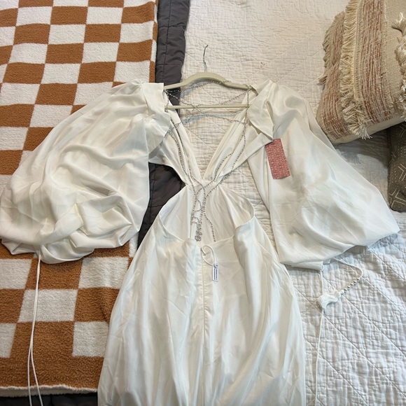 Flowy, Bell Sleeve Wedding Gown - Picture 4 of 5